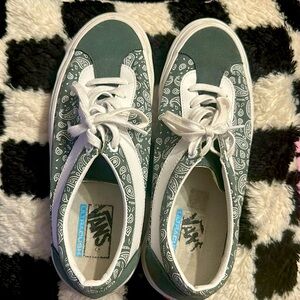 Pre-love green VANS